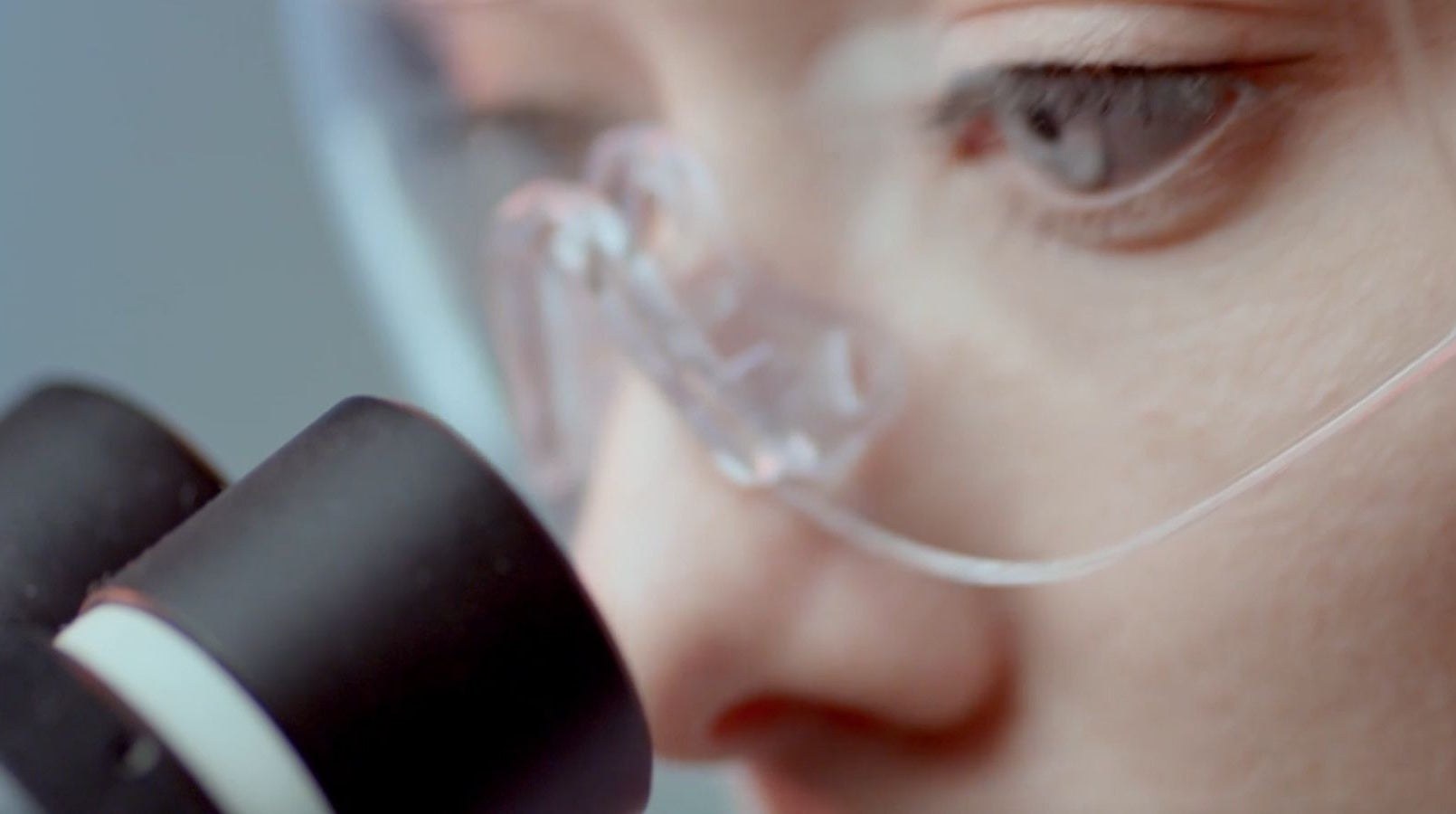 AlaR7 scientist at a microscope